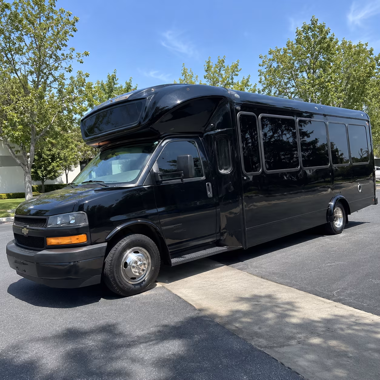 gastonia 15 passenger party bus